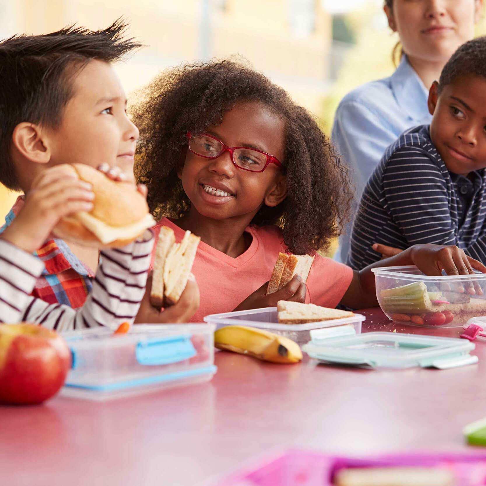 Children eating sandwiches